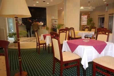 Európa apartman étterme Budapesten zöldövezetben a II. kerületben a Budakeszi úton - Hotel Európa - Europa Hotels Congress Center Budapest - 4 csillagos apartman hotel Budán a Budakeszi útnál