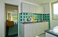 Modern konyha a Budakeszi úton - Superior apartman konyhája a hotel Európában