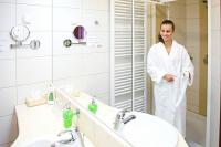 Airport Hotel Budapest 4* szép fürdőszoba