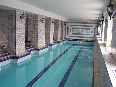 Medence a Pólus Hotelben Budapesten - wellness medence a Pólus Hotelben - Hotel Pólus Budapest*** - Akciós hotel az M3 autópályánál a XV. kerületben Újpest határánál