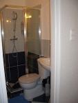 Olcsó panzió Budapesten - Liechtenstein panzió fürdőszobája az Astoria közelében