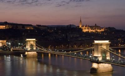 Budapesti panoráma a Hotel Sofitel Chain Bridge szállodából - Sofitel Budapest***** - Luxus hotel csodálatos kilátással a Dunára és a Budai várra